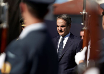 Μεγαλειώδης πομπή στο Μεσολόγγι για τα 200 χρόνια από την ηρωική Έξοδο - Live οι εκδηλώσεις