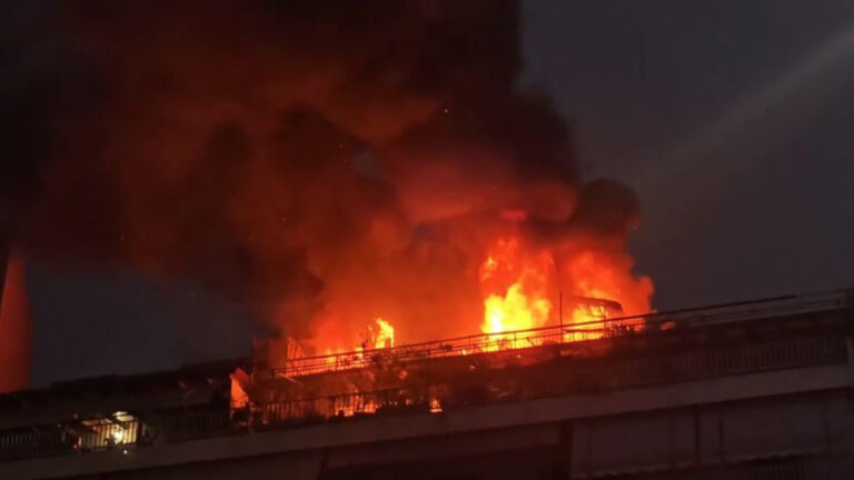 Μεγάλη φωτιά σε διαμέρισμα στη Νέα Σμύρνη: Νεκρή ηλικιωμένη - Δείτε βίντεο