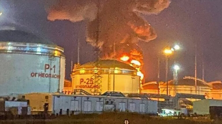 Μεγάλη πυρκαγιά σε πετρελαϊκές εγκαταστάσεις στη νοτιοδυτική Ρωσία