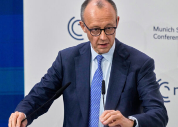 Μερτς: Μειώνουμε τον φόρο σε ντίζελ και βενζίνη για 2 μήνες