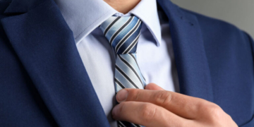 Μια νέα εφαρμογή «ξεσκεπάζει» δαπάνες δήμων και περιφερειών – «20.000 ευρώ για γραβάτες και φουλάρια»