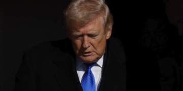 Νέα δημοσκόπηση Reuters/Ipsos: Η δημοτικότητα του Τραμπ καταρρέει σε νέο χαμηλό