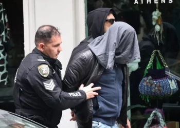 Νεκρή γυναίκα στο κέντρο της Αθήνας: «Ξύπνησα από γυναικείες κραυγές» λέει μάρτυρας - Βίντεο, φωτογραφίες