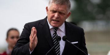 Ο Φίτσο χλευάζει τον Τραμπ: Δεχόμαστε πιέσεις από τις τιμές του πετρελαίου ανάλογα με το πώς κοιμάται