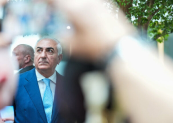 Ο γιος του πρώην Σάχη του Ιράν ζητά στήριξη από τη Δύση