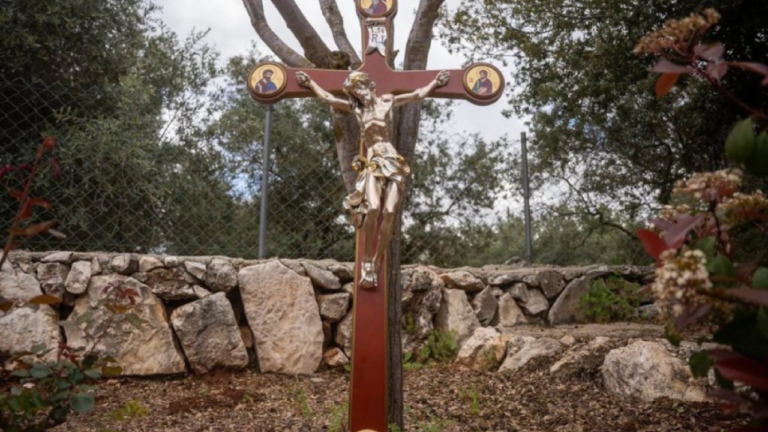 Ο ισραηλινός στρατός αντικατέστηκε το άγαλμα του Ιησού στο νότιο Λίβανο, μετά τον βανδαλισμό