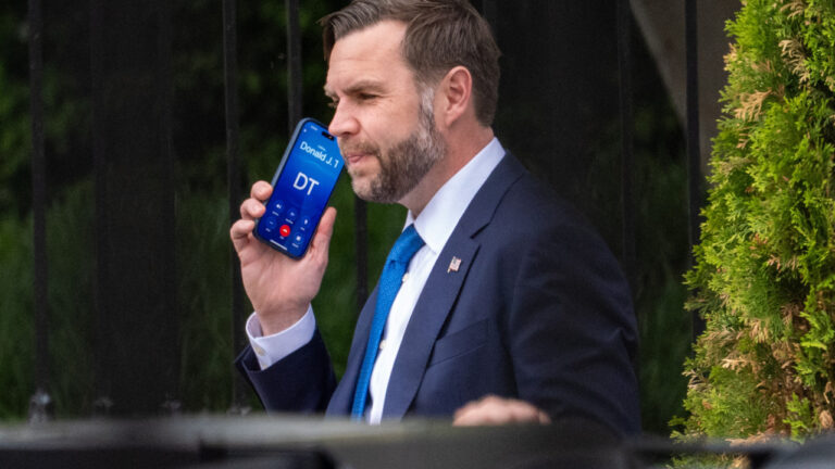 Ο καθοριστικός ρόλος του Βανς στις συνομιλίες με το Ιράν, τον φέρνει μπροστά σε ένα δύσκολο δίλημμα