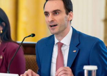 Ο Λευκός Οίκος κατηγορεί την Κίνα για μαζική κλοπή τεχνολογίας τεχνητής νοημοσύνης