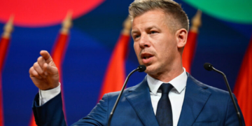 Ο νεοεκλεγείς Ούγγρος πρωθυπουργός, Πέτερ Μάγιαρ, επιδιώκει συνάντηση με τον Ζελένσκι