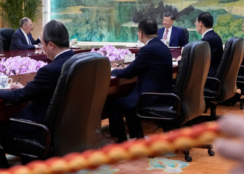 Ο πρόεδρος της Κίνας Σι υποδέχεται τον ΥΠΕΞ της Ρωσίας Λαβρόφ