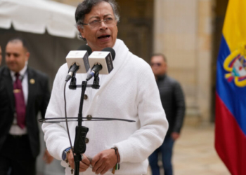 Ο πρόεδρος της Κολομβίας Πέτρο, θα μηνύσει για συκοφαντική δυσφήμιση τον ομόλογό του, Νομπόα, του Ισημερινού