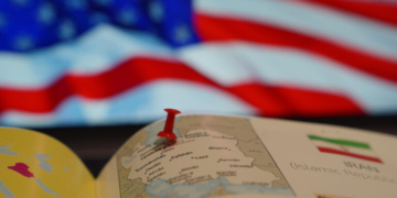 Ο Τραμπ μελετά παρατεταμένο αποκλεισμό των ιρανικών λιμανιών και καλεί την Τεχεράνη να «παραδοθεί»