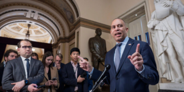 Οι Αμερικανοί νομοθέτες στρέφονται κατά των AI chatbots και της απάτης με νέα νομοσχέδια