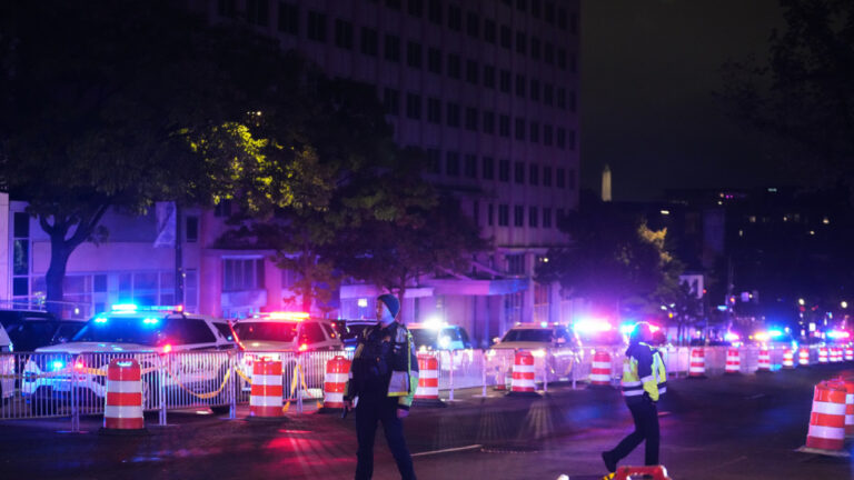 Ουάσινγκτον: Τραμπ και κυβερνητικοί αξιωματούχοι στο στόχαστρο της επίθεσης στο δείπνο των ανταποκριτών