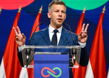 Ουγγαρία: Ο Πέτερ Μαγιάρ επιμένει για τις παραιτήσεις του προέδρου και ανώτατων δικαστών