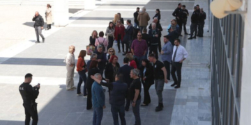 Πανικός στο Πρωτοδικείο της Λουκάρεως: «Έτρεχε έντρομος ο κόσμος, είμαστε χωρίς φύλαξη» - Μαρτυρίες-σοκ για την ένοπλη επίθεση