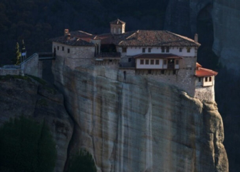 Πάσχα στην Ελλάδα: Οι προορισμοί της κατάνυξης και η έξοδος των εκδρομέων σε όλη τη χώρα