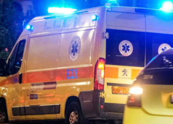 Πειραιάς: 17χρονος παρασύρθηκε από λεωφορείο - Μεταφέρθηκε στο νοσοκομείο χωρίς τις αισθήσεις του