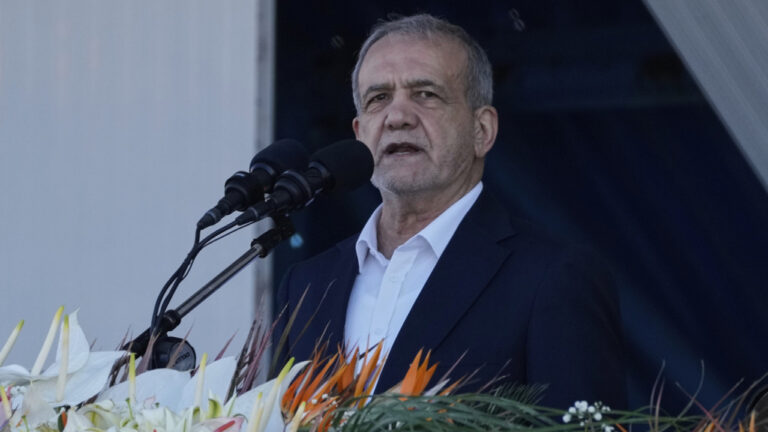 Πεζεσκιάν: Οι διαπραγματευτές μας στο Πακιστάν θα υπερασπισθούν γενναία τα συμφέροντα του Ιράν