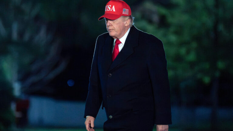 Πιθανή παράταση του αποκλεισμού του Ιράν για μήνες - Ο Τραμπ ενημέρωσε τις πετρελαϊκές εταιρείες