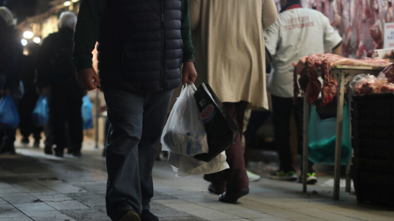 Ποιες ώρες είναι ανοιχτά σήμερα, Μ. Σάββατο καταστήματα και σούπερ μάρκετ