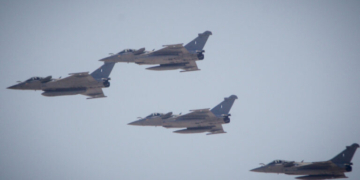 Politico: Τουσκ και Μακρόν συζητούν κοινές πυρηνικές ασκήσεις - Στον σχεδιασμό και η Ελλάδα