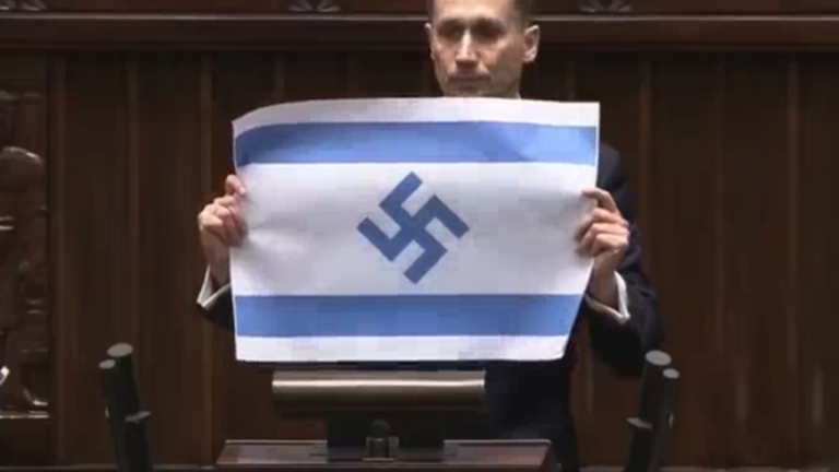 Πολωνία: Σοκ στη βουλή - Ακροδεξιός βουλευτής σήκωσε σημαία του Ισραήλ με σβάστικα - Δείτε βίντεο