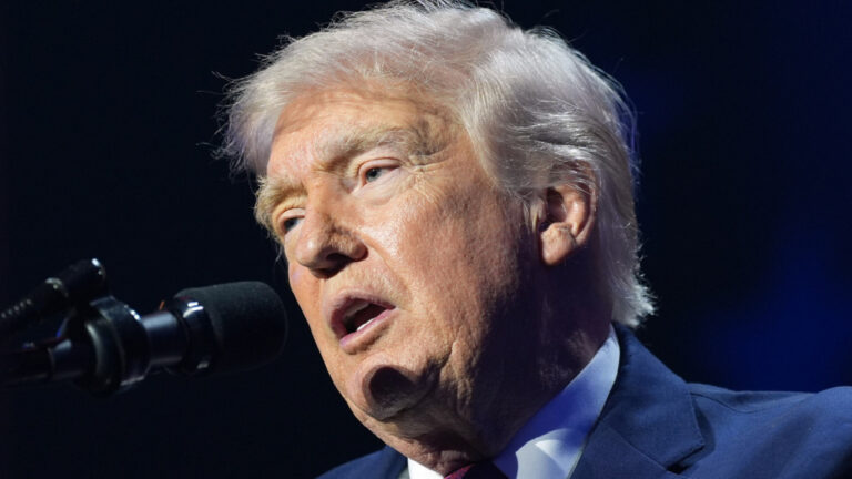 «Πολύ ενδιαφέροντα» τα πρώτα έγγραφα για ...ΑΤΙΑ και εξωγήινους που θα δημοσιοποιήσει η κυβέρνηση, λέει ο Τραμπ