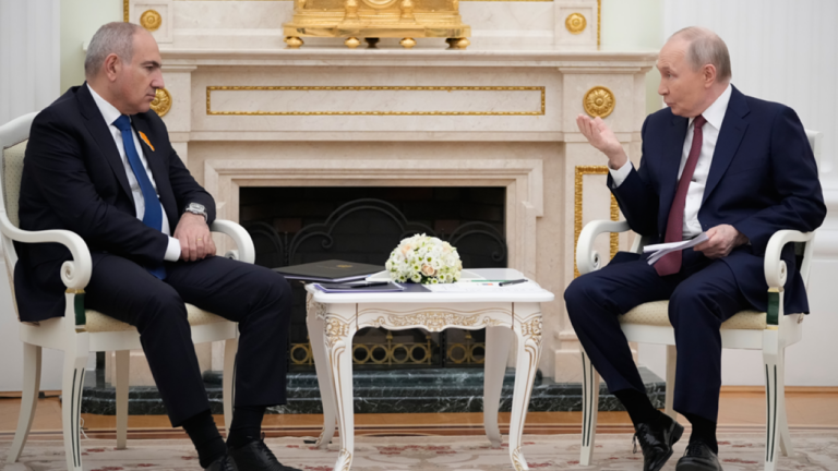 Πούτιν στον Πασινιάν: Η ένταξη της Αρμενίας στην ΕΕ είναι απλούστατα αδύνατη