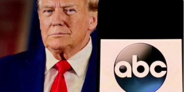 Πρωτοφανής εξέλιξη: Μετά το αστείο του Κίμελ, στο «στόχαστρο» του Τραμπ η αδειοδότηση σταθμών του ABC