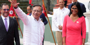 Πρώτος ξένος ηγέτης στη μετά Μαδούρο Βενεζουέλα ο Κολομβιανός πρόεδρος