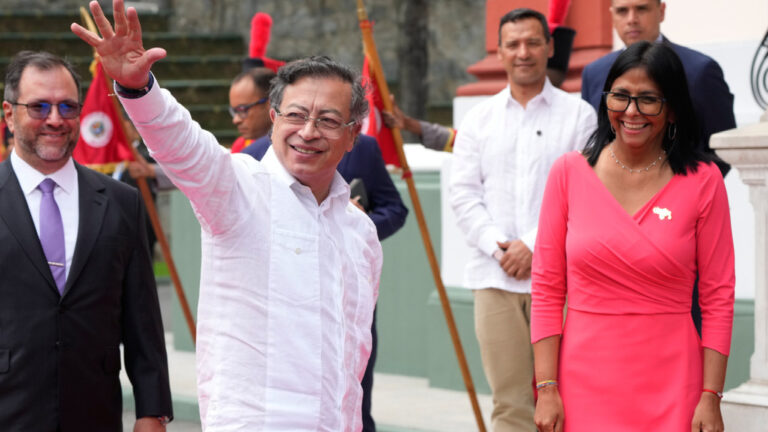 Πρώτος ξένος ηγέτης στη μετά Μαδούρο Βενεζουέλα ο Κολομβιανός πρόεδρος