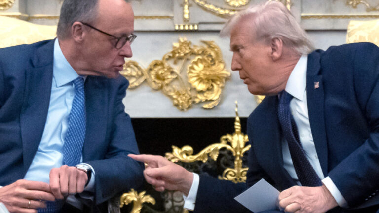 Πυρά Μερτς: Οι ΗΠΑ «ταπεινώνονται» και δεν έχουν στρατηγική εξόδου στη σύγκρουση με το Ιράν