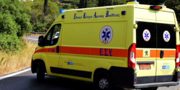 Ραφήνα: 74χρονος ανασύρθηκε από παραλία χωρίς τις αισθήσεις του