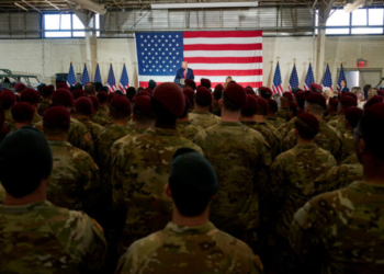 Reuters: Ο Τραμπ εξετάζει το ενδεχόμενο να αποσύρει μέρος των αμερικανικών στρατευμάτων από την Ευρώπη