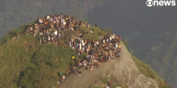 Ρίο ντε Τζανέιρο: 200 τουρίστες εγκλωβίστηκαν σε βουνοκορφή κατά τη διάρκεια επιχείρησης της αστυνομίας