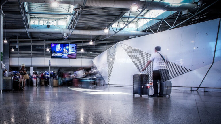 Σε στάση αναμονής οι αεροπορικές εταιρείες - Χωρίς επιπτώσεις από άλλες αγορές η κίνηση στο Ελ. Βενιζέλος