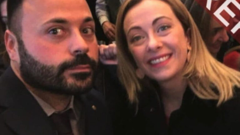 Σκάνδαλο στην Ιταλία: Δημοσιεύθηκε φωτογραφία της Μελόνι με συνεργό της Καμόρα