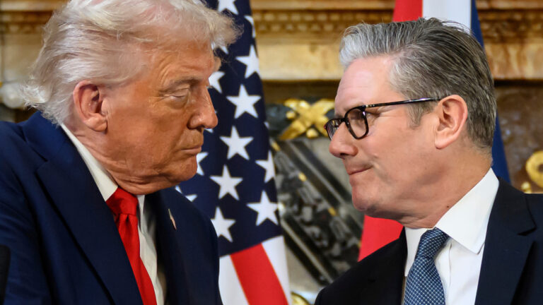 Στάρμερ σε Τραμπ για Ιράν: Δεν πρόκειται να υποχωρήσω - Δεν θα εμπλακούμε σε αυτόν τον πόλεμο