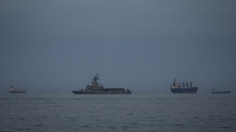 Στενό του Ορμούζ: Άνοδος στις εβδομαδιαίες διελεύσεις από την αρχή του πολέμου