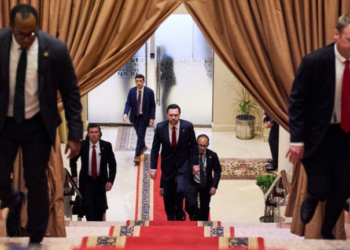 Στις «Συμπληγάδες» του Ορμούζ έχουν κολλήσει οι συνομιλίες ΗΠΑ-Ιράν