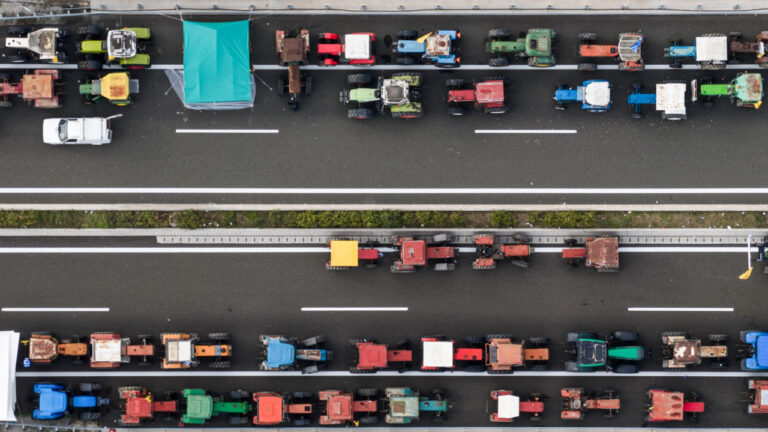 Στο δρόμο ξανά οι αγρότες της Καρδίτσας: «Μπλόκο» στον Ε65 για ΟΠΕΚΕΠΕ, πληρωμές και αυξημένο κόστος