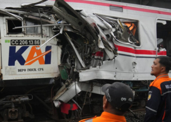 Στους 14 οι νεκροί από τη σύγκρουση τρένων στην Ινδονησία