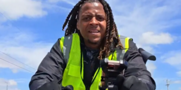 Streamer του διαδικτύου παρασύρθηκε από αυτοκίνητο σε ζωντανή μετάδοση - Δείτε βίντεο 