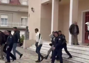 Συγκλονίζουν οι λεπτομέρειες για την υπόθεση της 19χρονης στο Αργοστόλι: Την άφησαν αβοήθητη και γύρισαν να καθαρίσουν τον χώρο