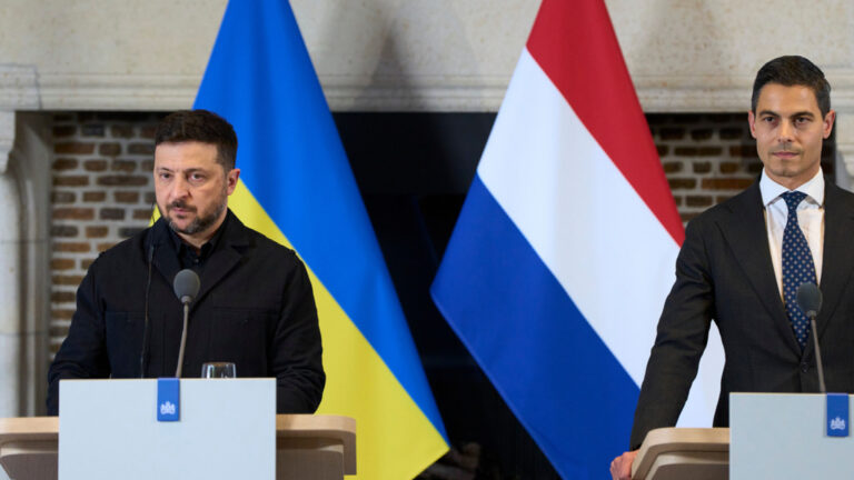 Συμφωνία για την κατασκευή μη επανδρωμένων αεροσκαφών πρότεινε ο Ζελέσνκι στην Ολλανδία