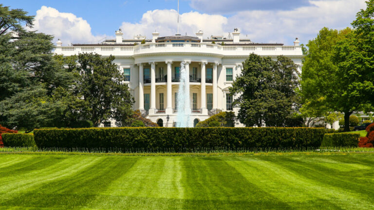 «Συναγερμός» στις ΗΠΑ και έρευνα για πυροβολισμούς κοντά στον Λευκό Οίκο