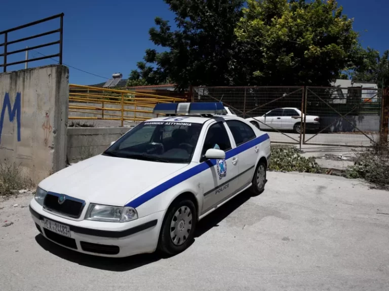 Περιπολικό ΕΛΑΣ στο Μενίδι