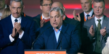 Συνεργάτες του Όρμπαν σπεύδουν να βγάλουν τον πλούτο τους από την Ουγγαρία, μετά την ήττα στις εκλογές