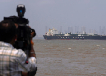 Τεχεράνη: Το Στενό του Ορμούζ θα ανοίξει ξανά όταν οι ΗΠΑ σταματήσουν την «επιθετικότητα»